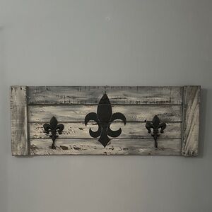 Rustic Fleur-de-Lis Wall Decor with Hooks